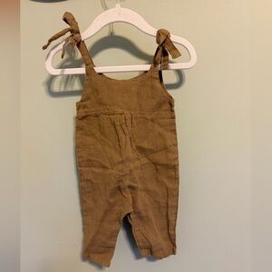 The simple Folk Linen Overalls for baby
